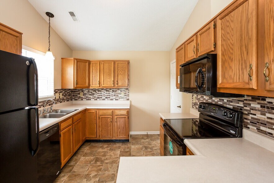 Building Photo - 421 N Shore Ct