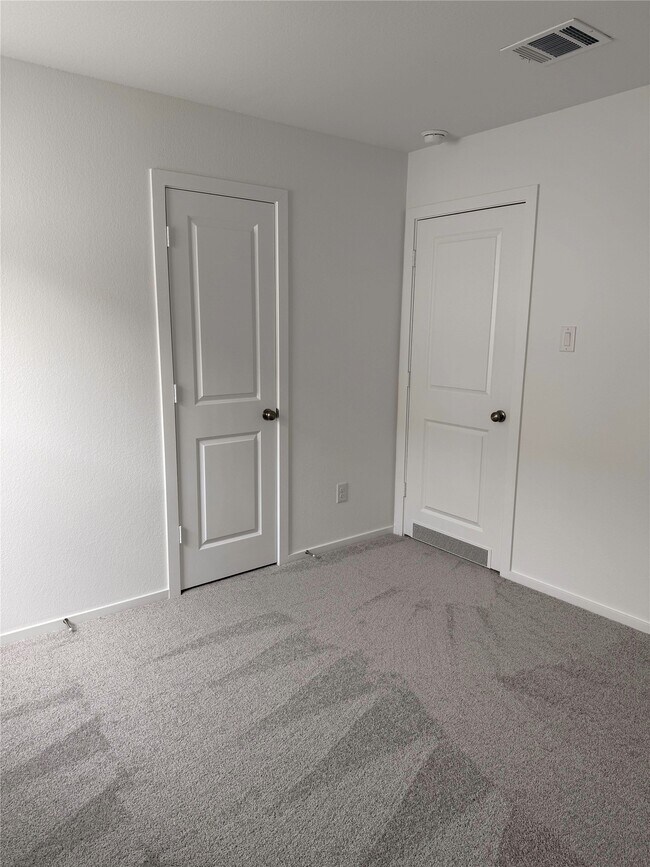 Building Photo - 25670 Roy Rogers Rd