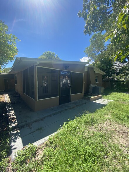 Building Photo - 4723 W Iowa Ave