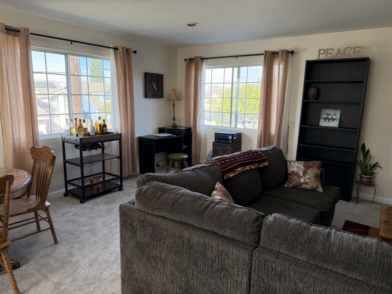 Living Room - 14902 Eastwood Ave