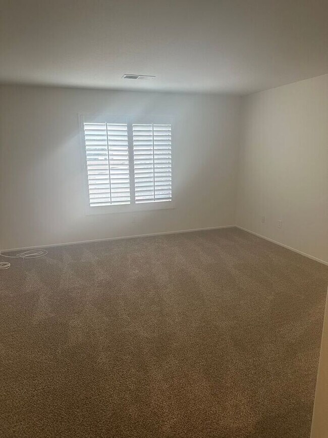 Building Photo - Spacious 3 + 2.5 Caynon Crest Home