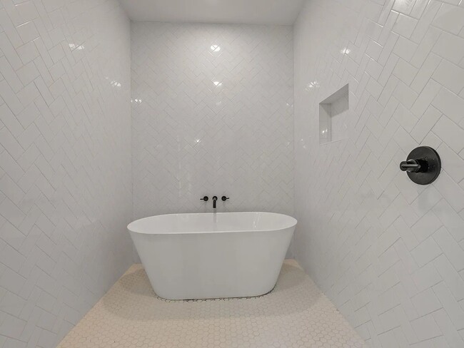 Building Photo - 1725 Rohan Cir