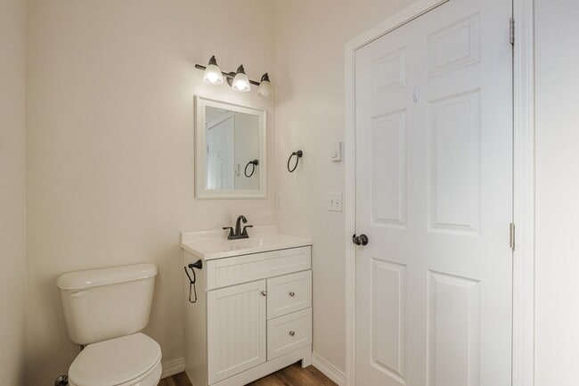 Building Photo - 303 Mountain View St