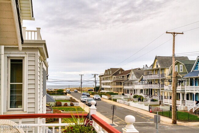 Building Photo - 19 Webb Ave