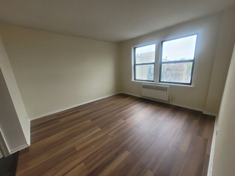 Building Photo - 4730 N Winthrop Ave