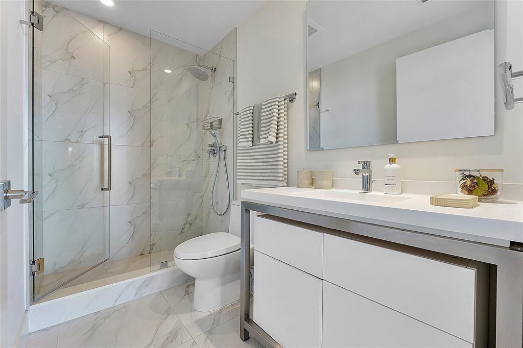 Building Photo - 2000 Metropica Way