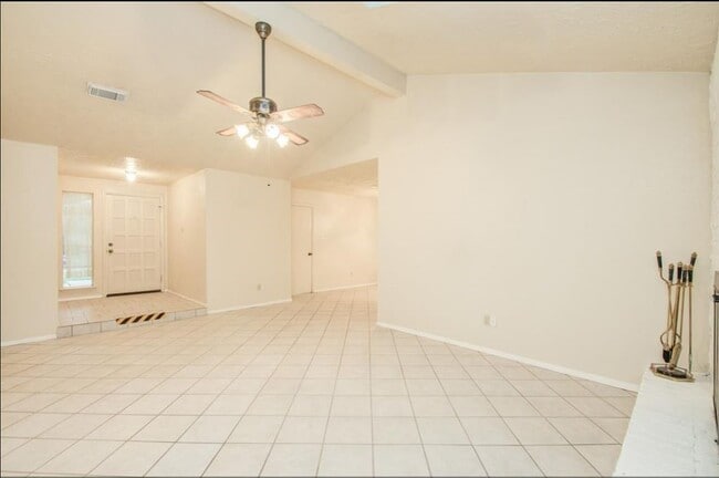 Building Photo - 8206 Westbank Ave