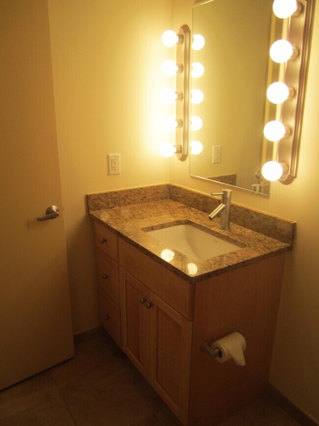 Building Photo - 811 4th St NW