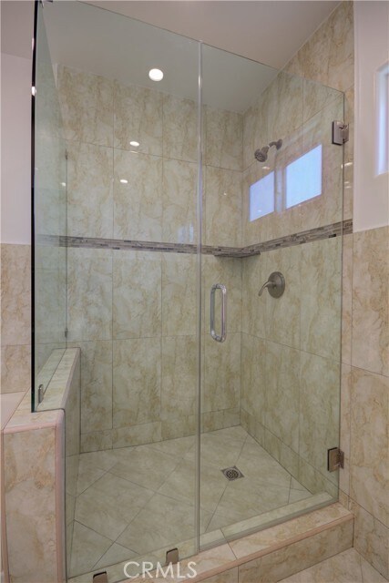 Building Photo - 1367 E Windsor Rd