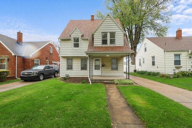 Building Photo - 446 W Capistrano Ave