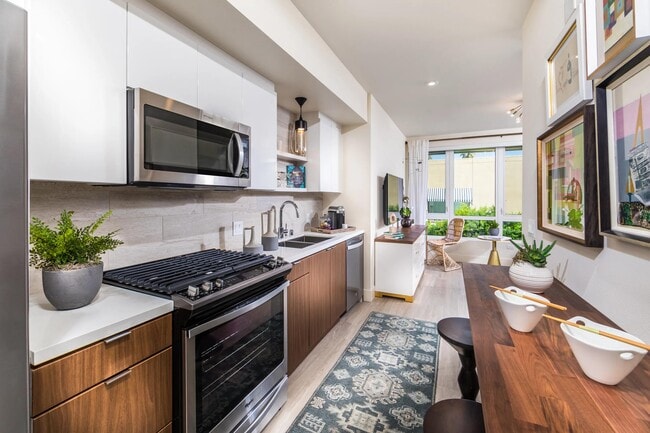 Building Photo - 580 Anton