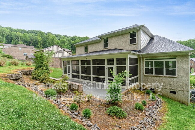 Building Photo - 6343 Wildwood Dr