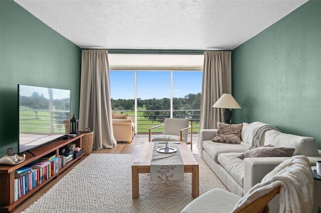 Building Photo - 7461 W Country Club Dr N