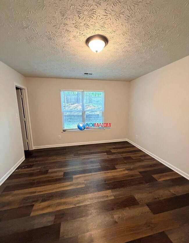 Building Photo - Newly renovated house in MILL CREEK cluster in Dacula