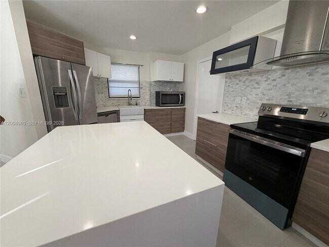 Building Photo - 640 SW 113th Terrace