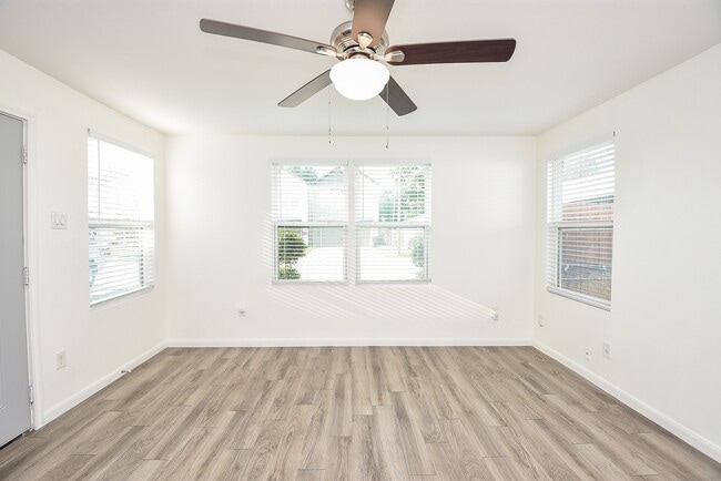 Building Photo - 3710 Dreyfus St