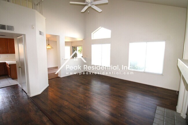 Building Photo - Spacious 3bd/2.5ba Home near Bell & Dry Creek Road