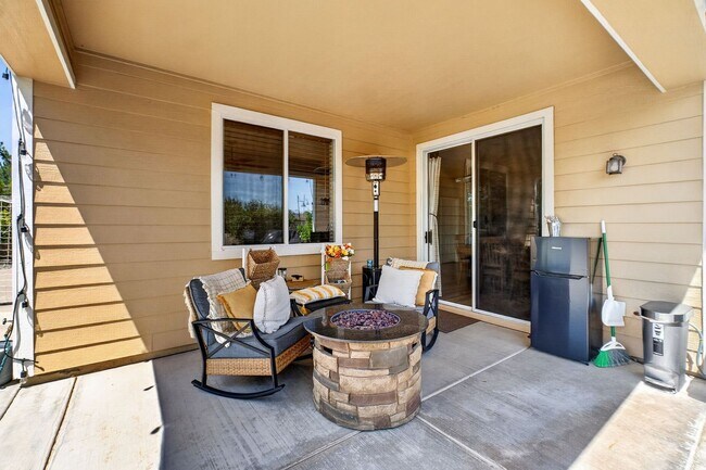 Building Photo - Amazing 5-Bedroom, 2.5-Bath Two Story Home in Stoneridge, PV