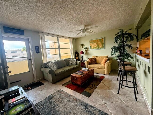 Building Photo - 7420 Bay Island Dr S