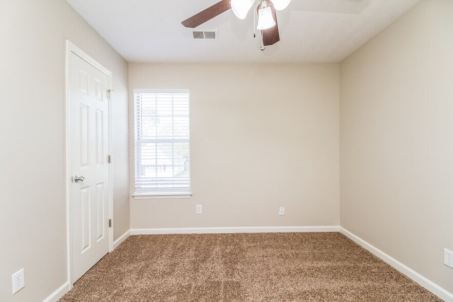 Building Photo - 101 Brandy Ct