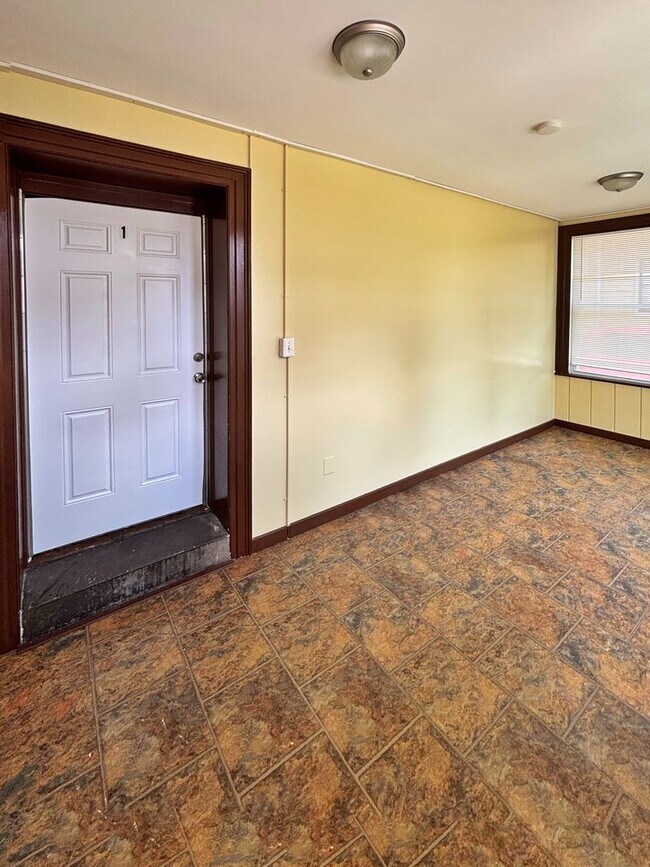 Building Photo - 113 N 13th St