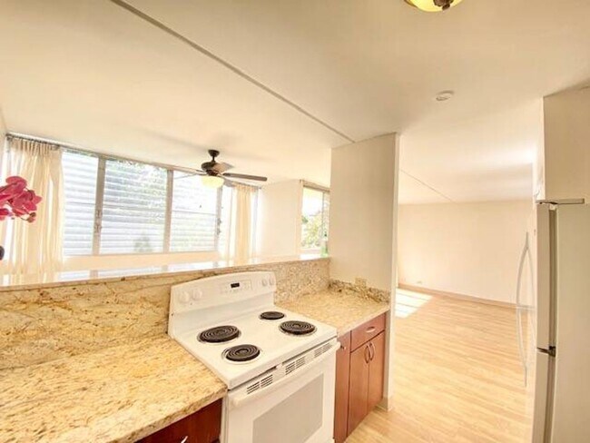 Building Photo - 2br/1ba/1pkg Apartment in Hokuahi Apartmen...