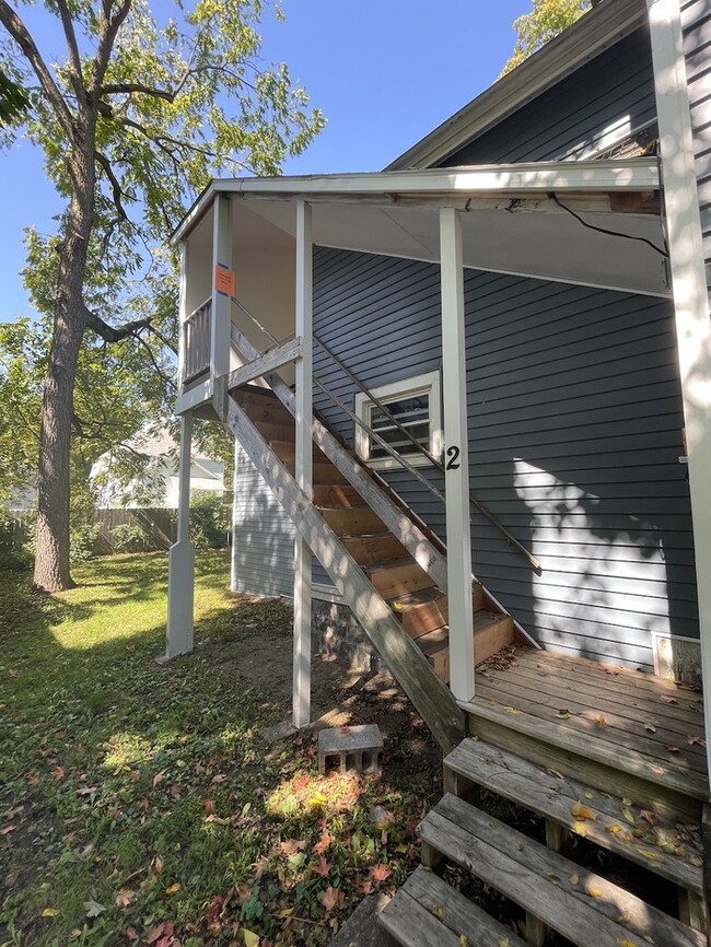 Building Photo - Downtown Sparta Two Bedroom Upper Unit