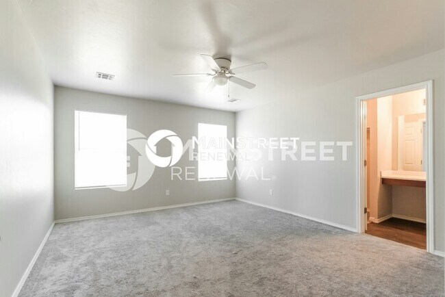 Building Photo - 4 Bedroom Pet-Friendly Home in Mustang, OK with Main Street Renewal