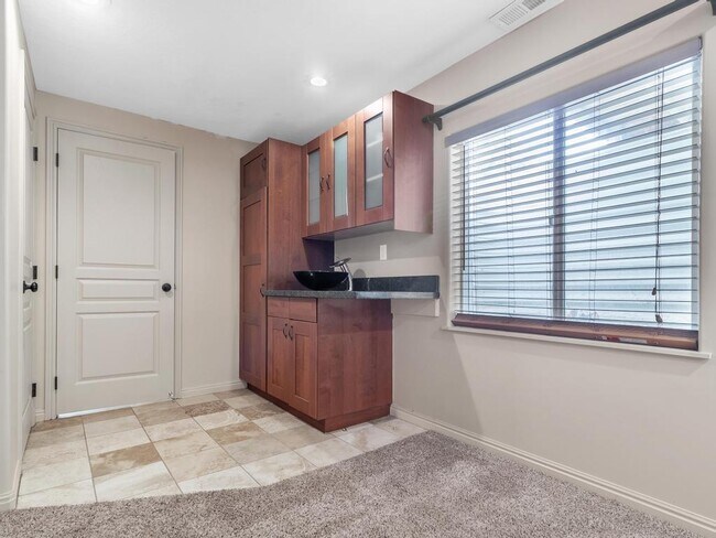 Building Photo - 6313 S Lake Fork Cir