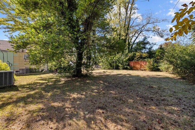 Building Photo - 2 Bedroom 1 Bath For Rent-7840 8th Ave S, Birmingham, AL 35206