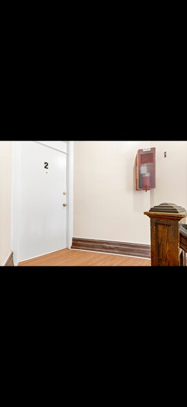 Building Photo - 1420 W Linden St