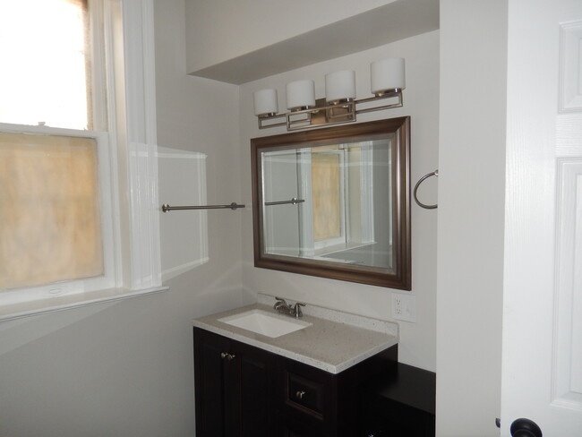 Building Photo - 3424 Hartford St