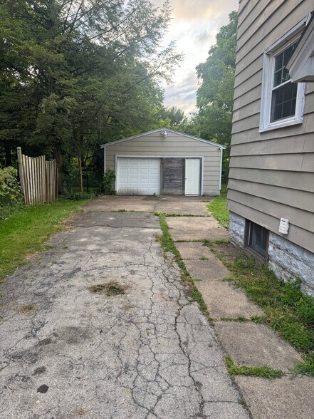 Building Photo - 2214 Birch St