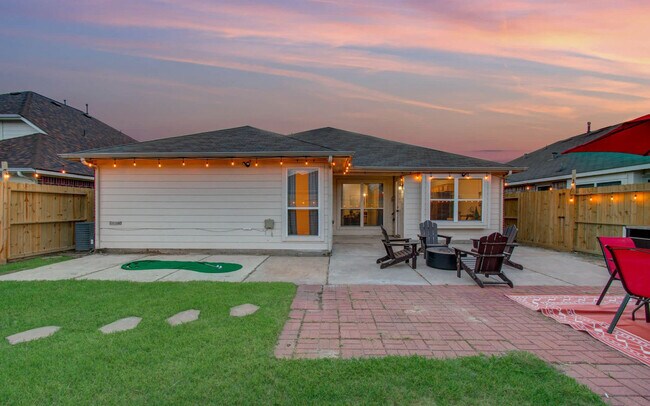 Building Photo - 7211 Crescent Mills Dr