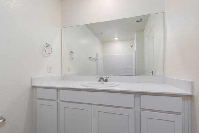 Building Photo - Stunning New-Build Townhouse in Growing 89139 Neighborhood