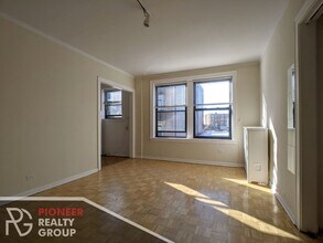Building Photo - 739 W Belmont Ave