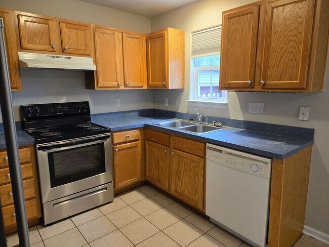 Building Photo - 1092 Winding Oak Trail