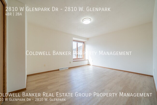 Building Photo - 2810 W Glenpark Dr
