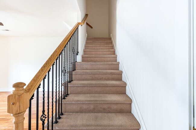 Building Photo - Beautiful 2 Bedroom