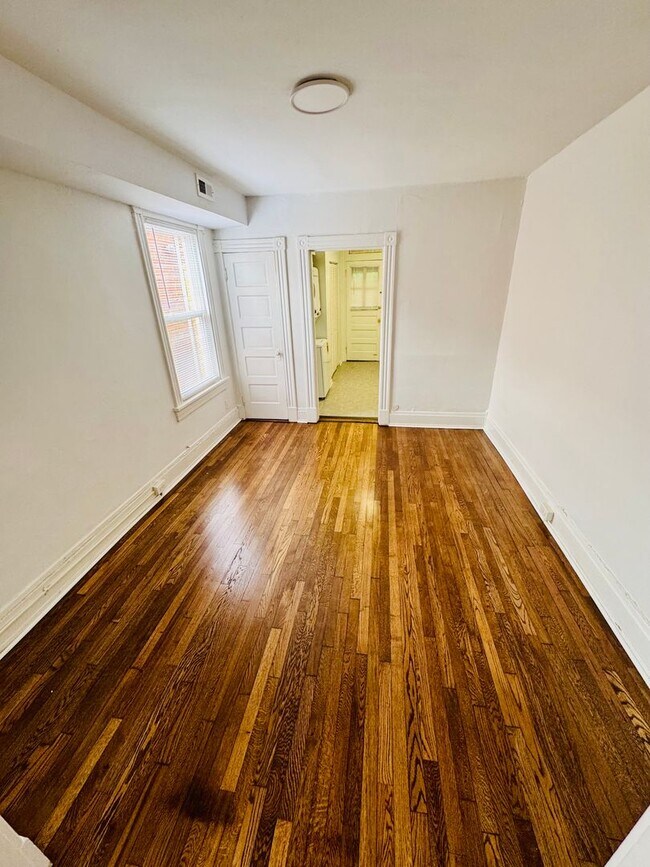 Building Photo - 3118 Hanover Ave
