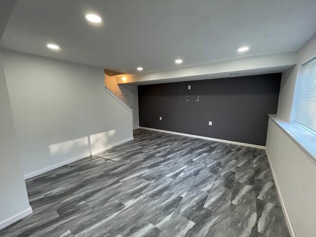 Building Photo - Forest Hills Condo 2 Bedroom  Clements Mill