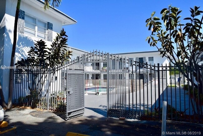 Building Photo - 1843 Dewey St