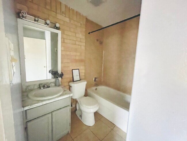 Building Photo - 311 Soria Dr