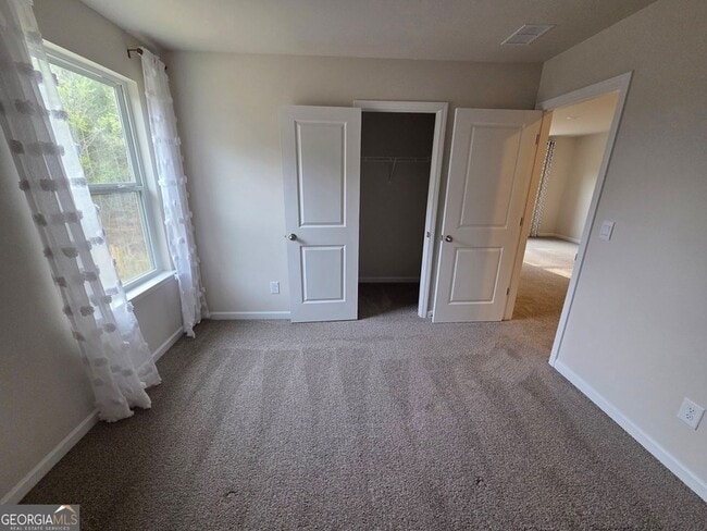 Building Photo - 167 Vly Oak Dr