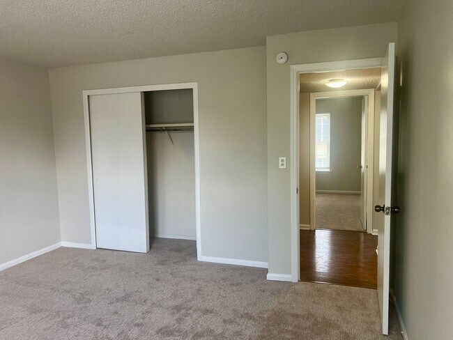 Building Photo - 3 Bedroom available Near Cherry Creek State Park!