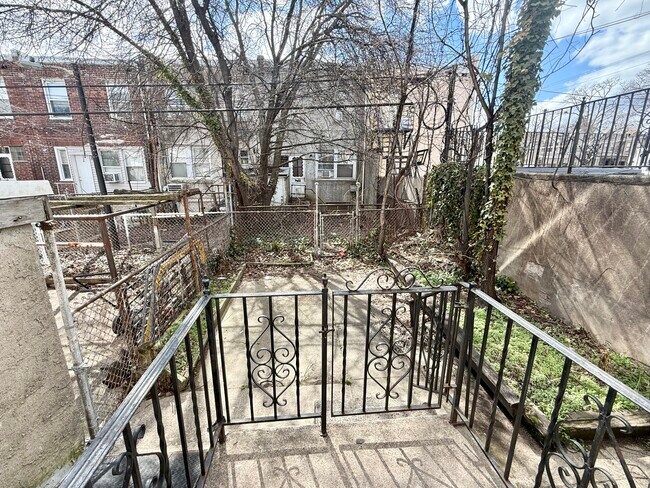 Building Photo - 2602 S 61st St