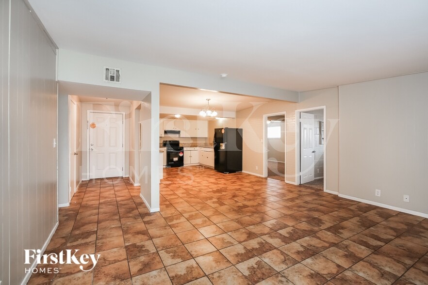 Building Photo - 4747 Everman Dr