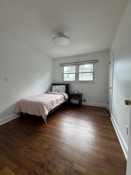Building Photo - 201 Freehold St
