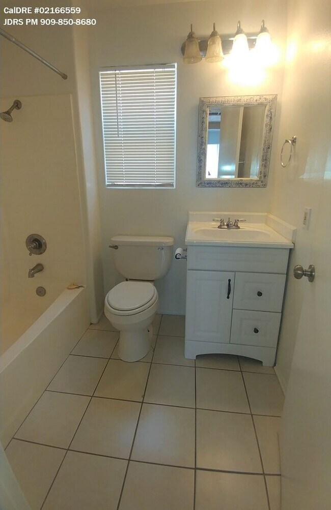 Building Photo - Chino Hills 2 Bedroom Townhome