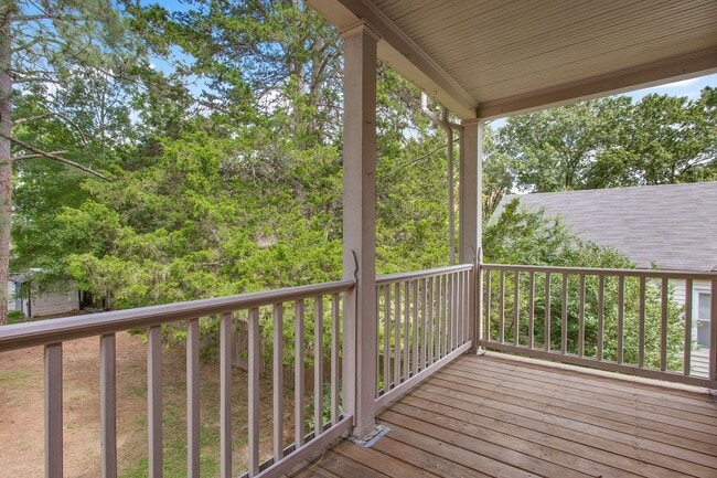 Building Photo - BEAUTIFUL COLONIAL HOME ON LIBBIE AVENUE B...